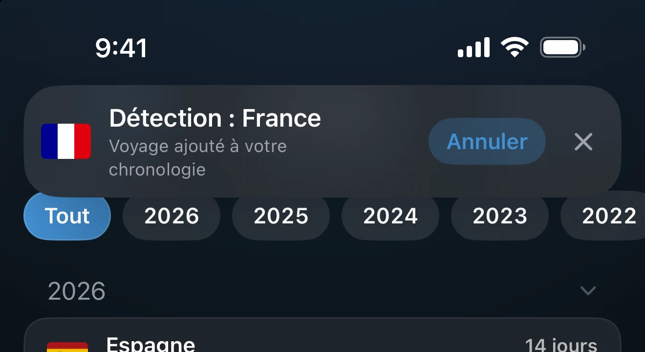 Bannière dans l’app annonçant un pays détecté, avec un bouton Annuler