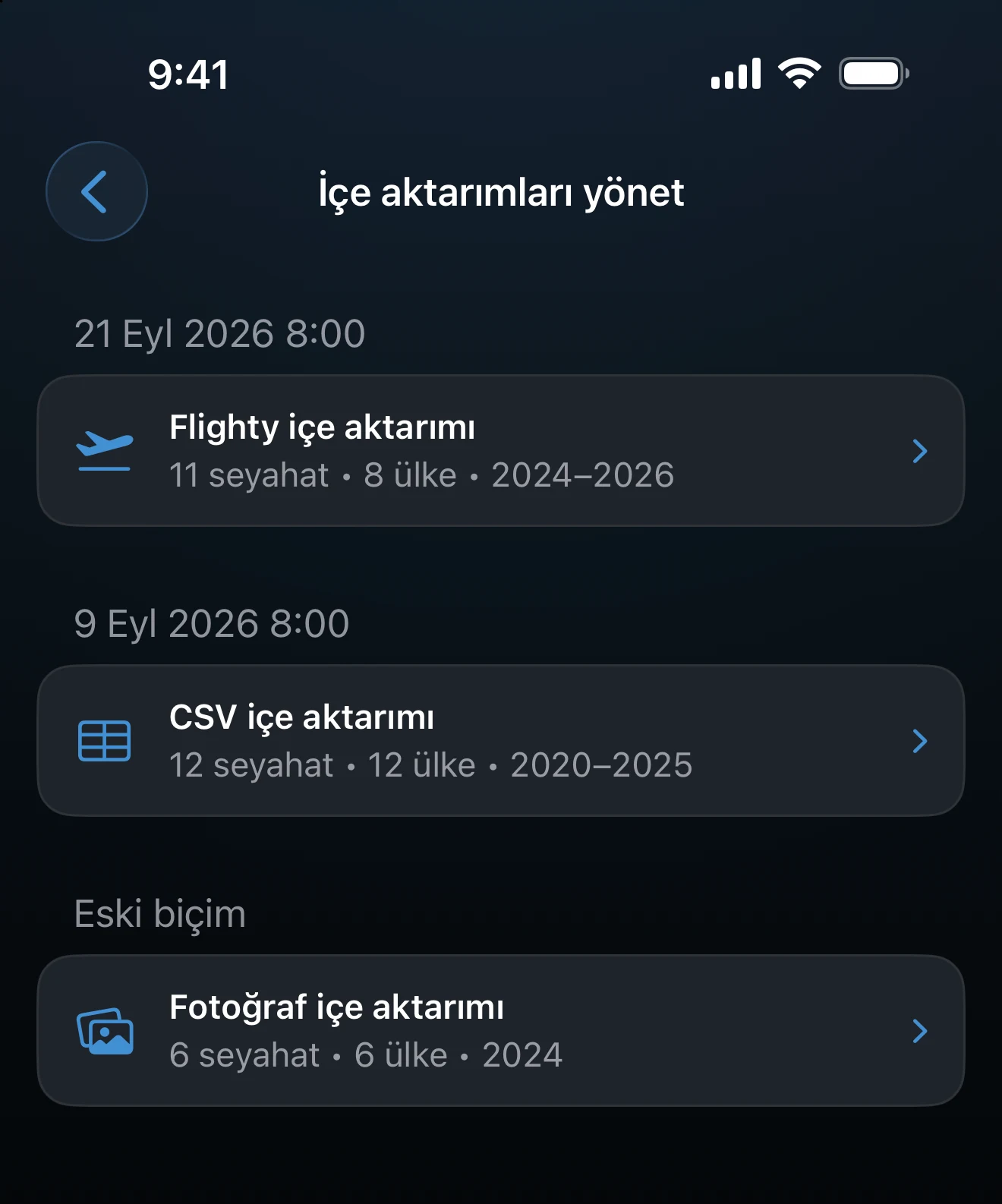 Her içe aktarmayı seyahat ve ülke sayısıyla listeleyen İçe aktarımları yönet ekranı