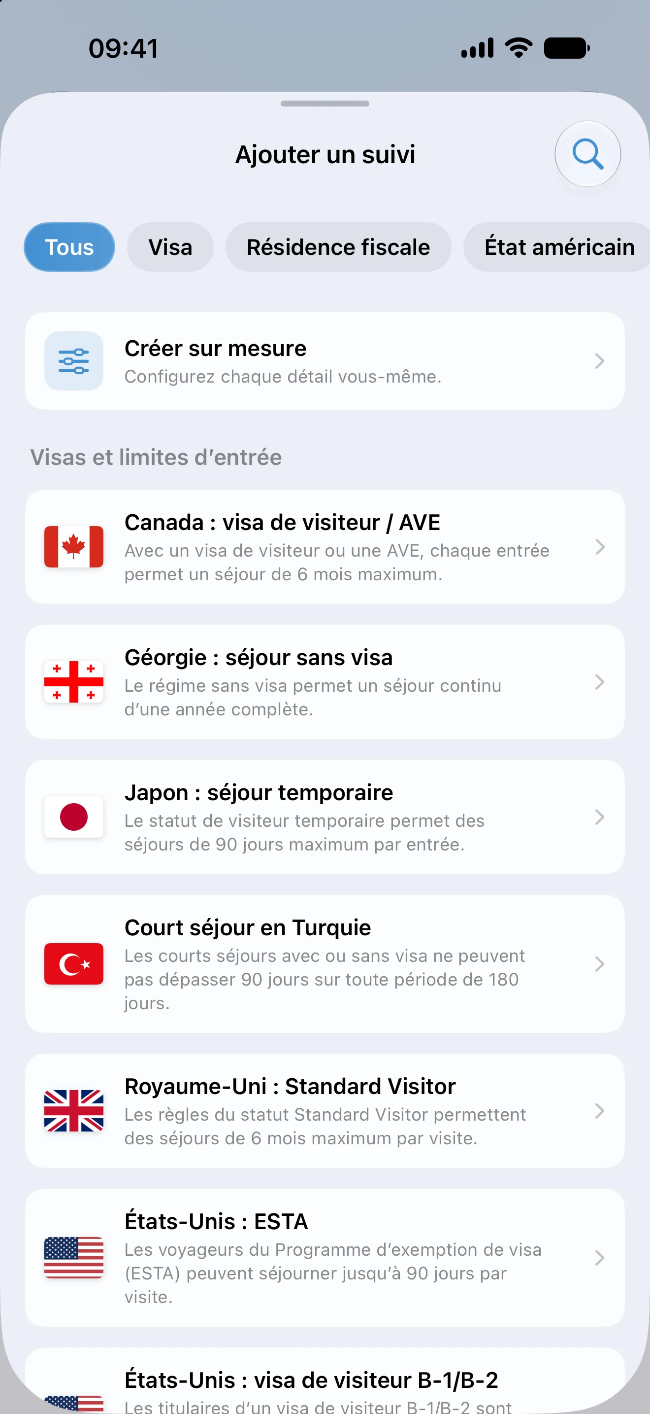 L’écran Ajouter un suivi d’AtlasDays, avec des filtres pour les visas, la résidence fiscale, les États américains et les objectifs de séjour au-dessus d’une liste de modèles prêts à l’emploi pour les visas et limites d’entrée