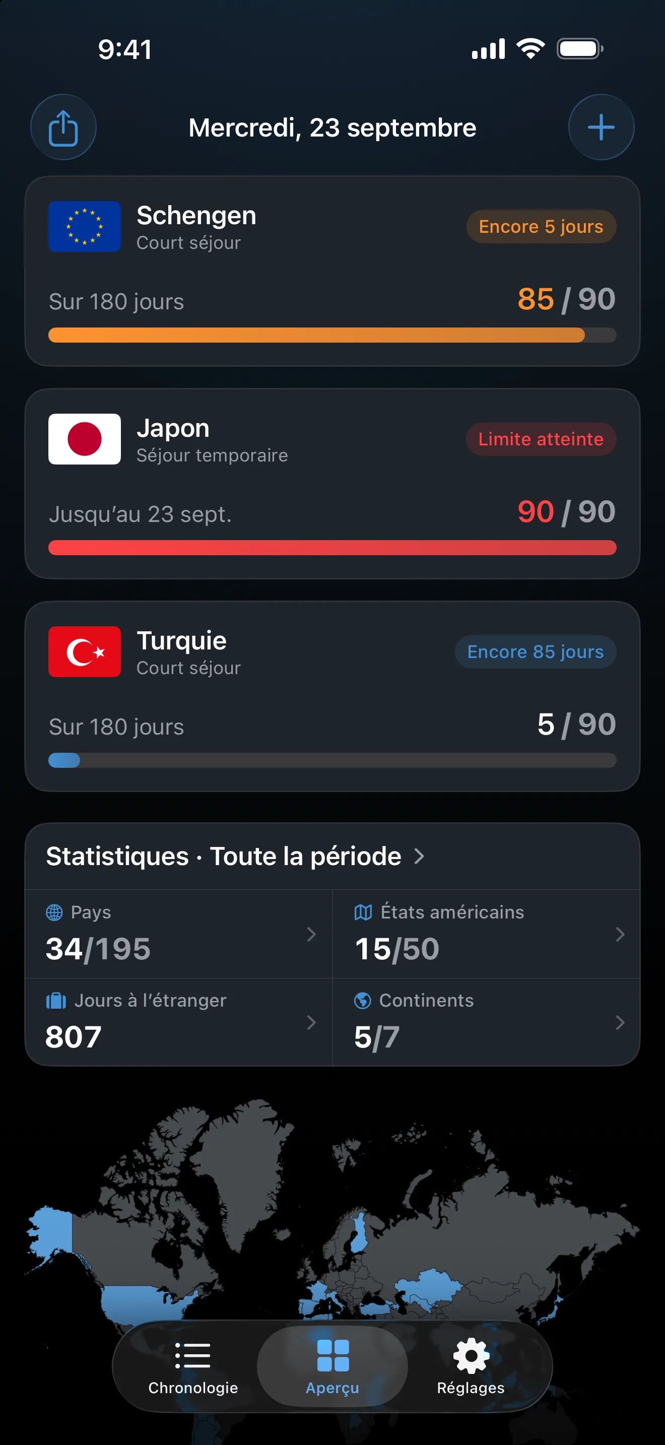 L’aperçu AtlasDays avec trois suivis de visa : Schengen en orange à 85 jours sur 90, un séjour Japon (visiteur) en rouge à sa limite, et la Turquie à 5 jours sur 90