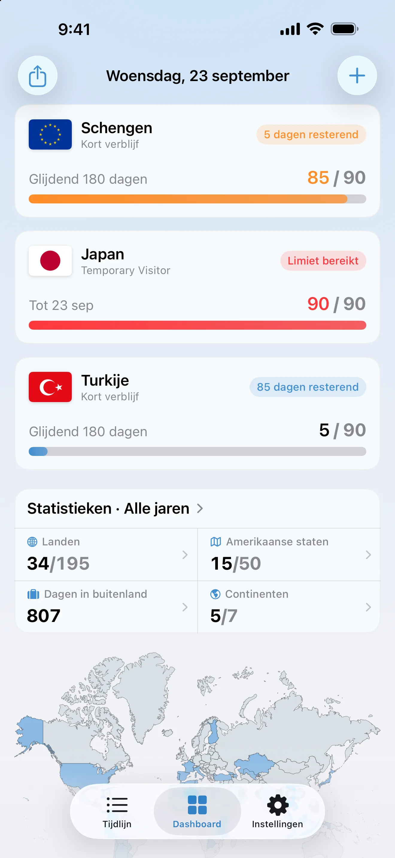 Het AtlasDays-dashboard met drie visumtrackers: Schengen oranje op 85 van 90 dagen, een Japan Temporary Visitor-verblijf rood op de limiet, en Turkije op 5 van 90